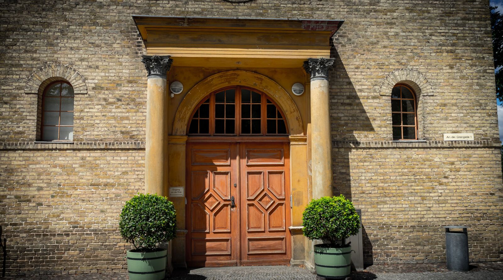 Sony a7 II + Sony FE 28-70mm F3.5-5.6 OSS sample photo. Input, door, wood photography