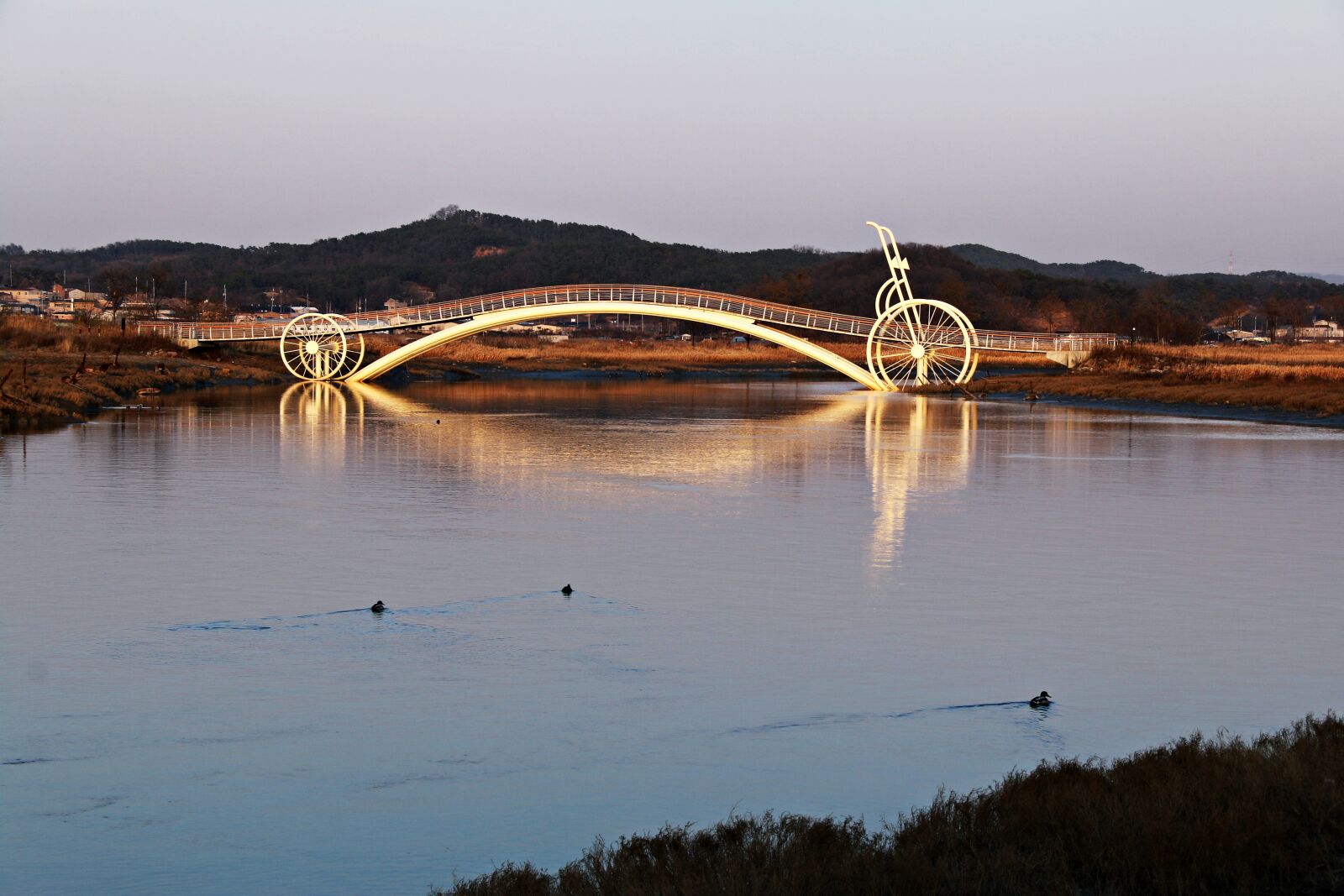 Canon EF-S 18-200mm F3.5-5.6 IS sample photo. The body of water photography