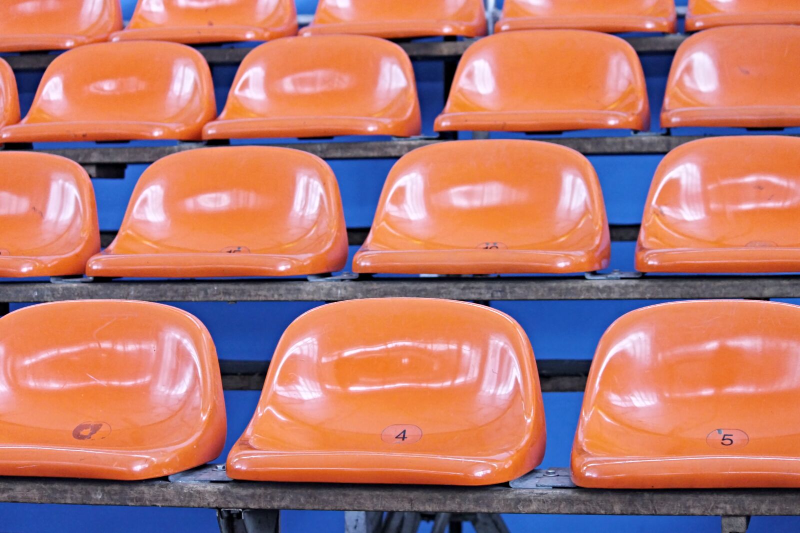 Canon EOS 1100D (EOS Rebel T3 / EOS Kiss X50) sample photo. Sit, bucket seats, grandstand photography