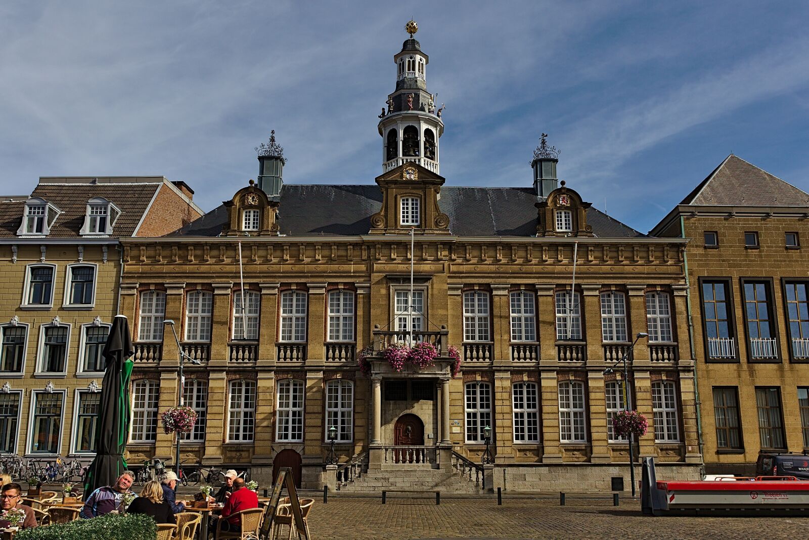 Canon EOS 6D sample photo. Roermond, town hall, building photography