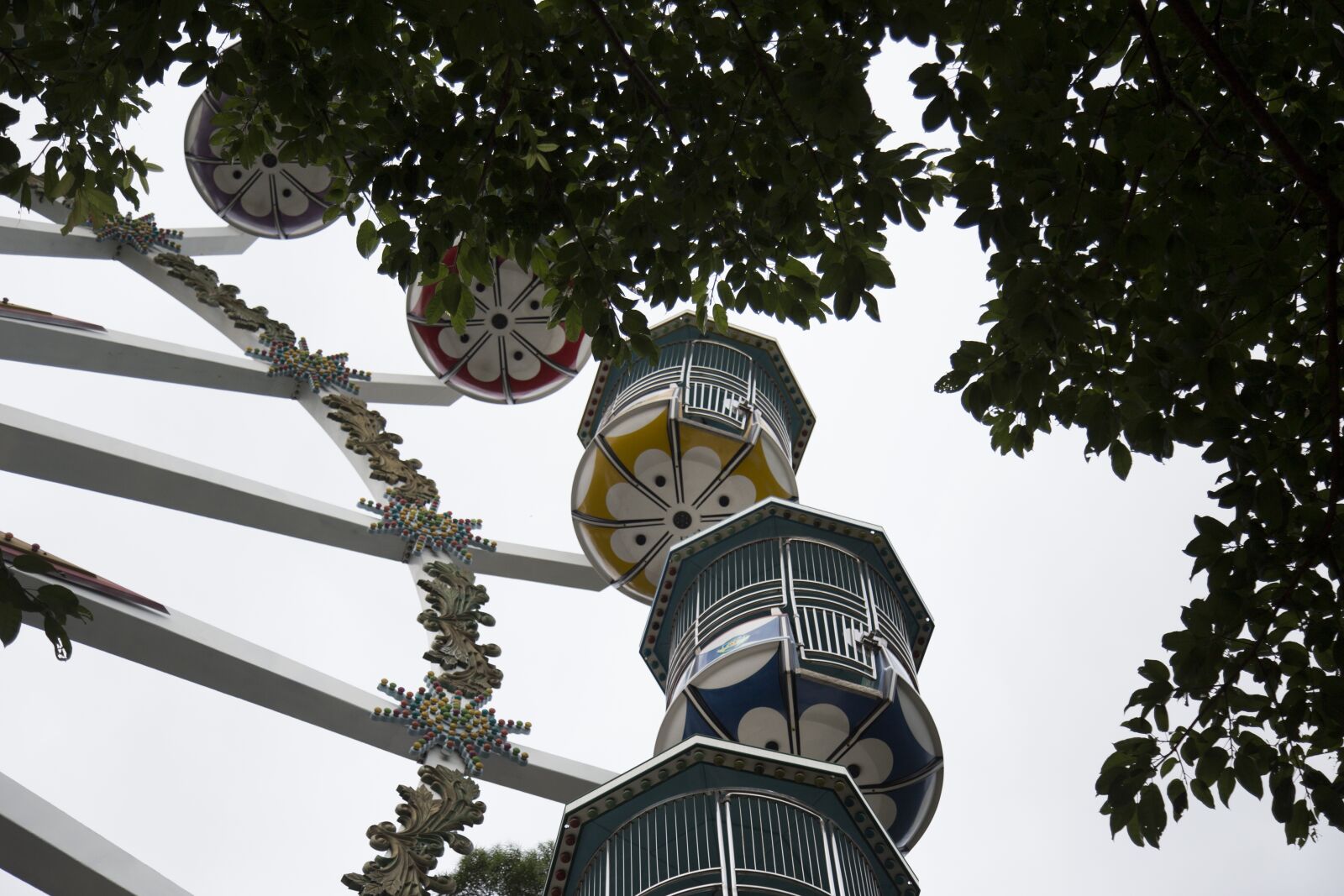 Canon EOS 6D + Canon EF 24-105mm F4L IS USM sample photo. Ferris wheel, park, trees photography