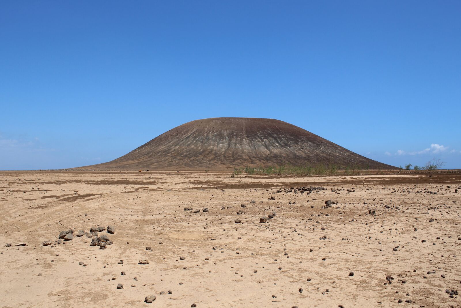 Canon EOS 600D (Rebel EOS T3i / EOS Kiss X5) sample photo. Volcano, fuerteventura, desert photography
