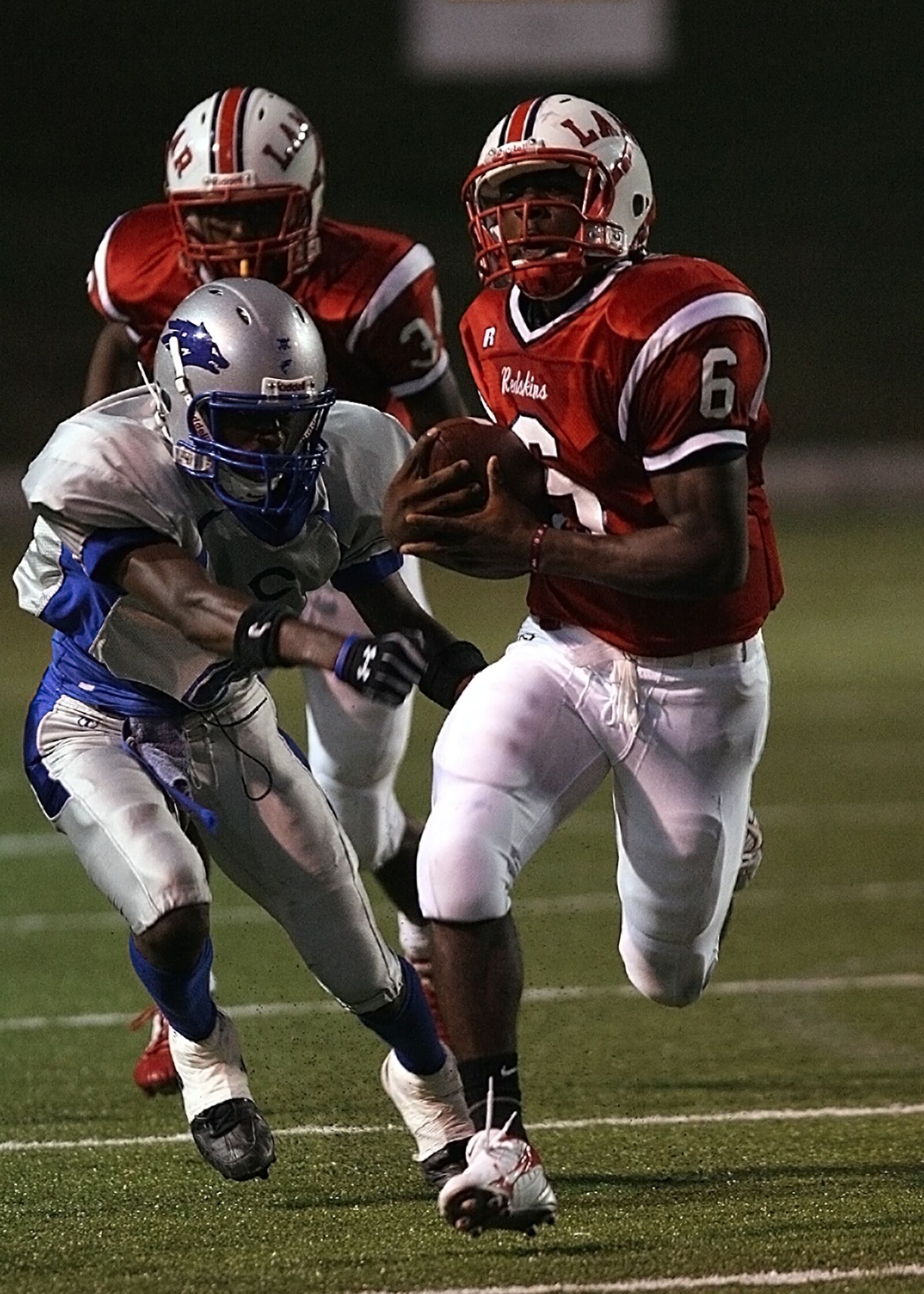 Canon EOS 20D sample photo. Football, running back, ball photography