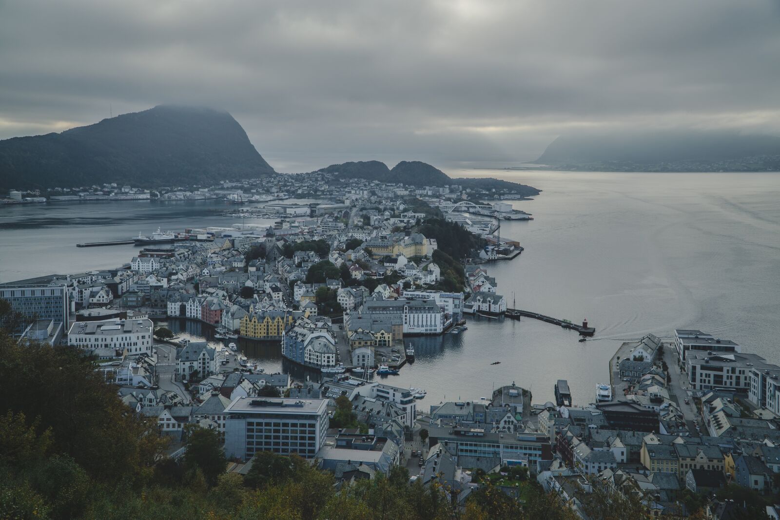 Sony a6000 + Sony E PZ 18-105mm F4 G OSS sample photo. Norway, mountains, landscape photography