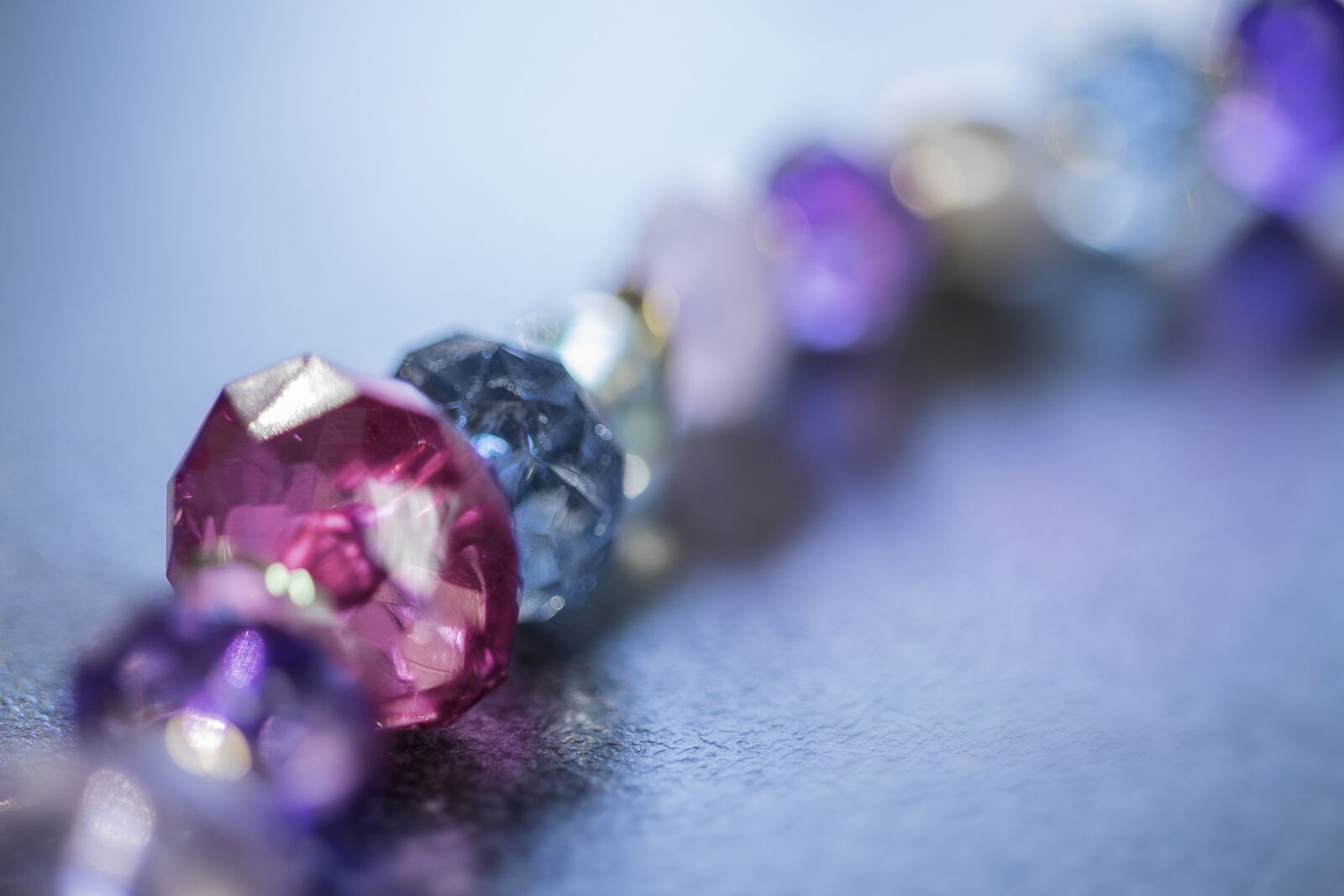 Canon EOS 200D (EOS Rebel SL2 / EOS Kiss X9) sample photo. Gemstones, necklace, jewelry photography