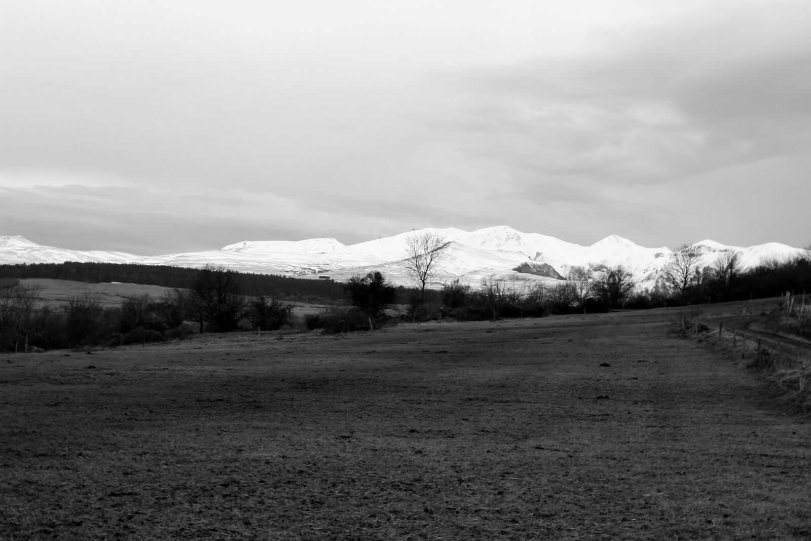 Canon EOS 100D (EOS Rebel SL1 / EOS Kiss X7) sample photo. Auvergne, mountain, nature photography