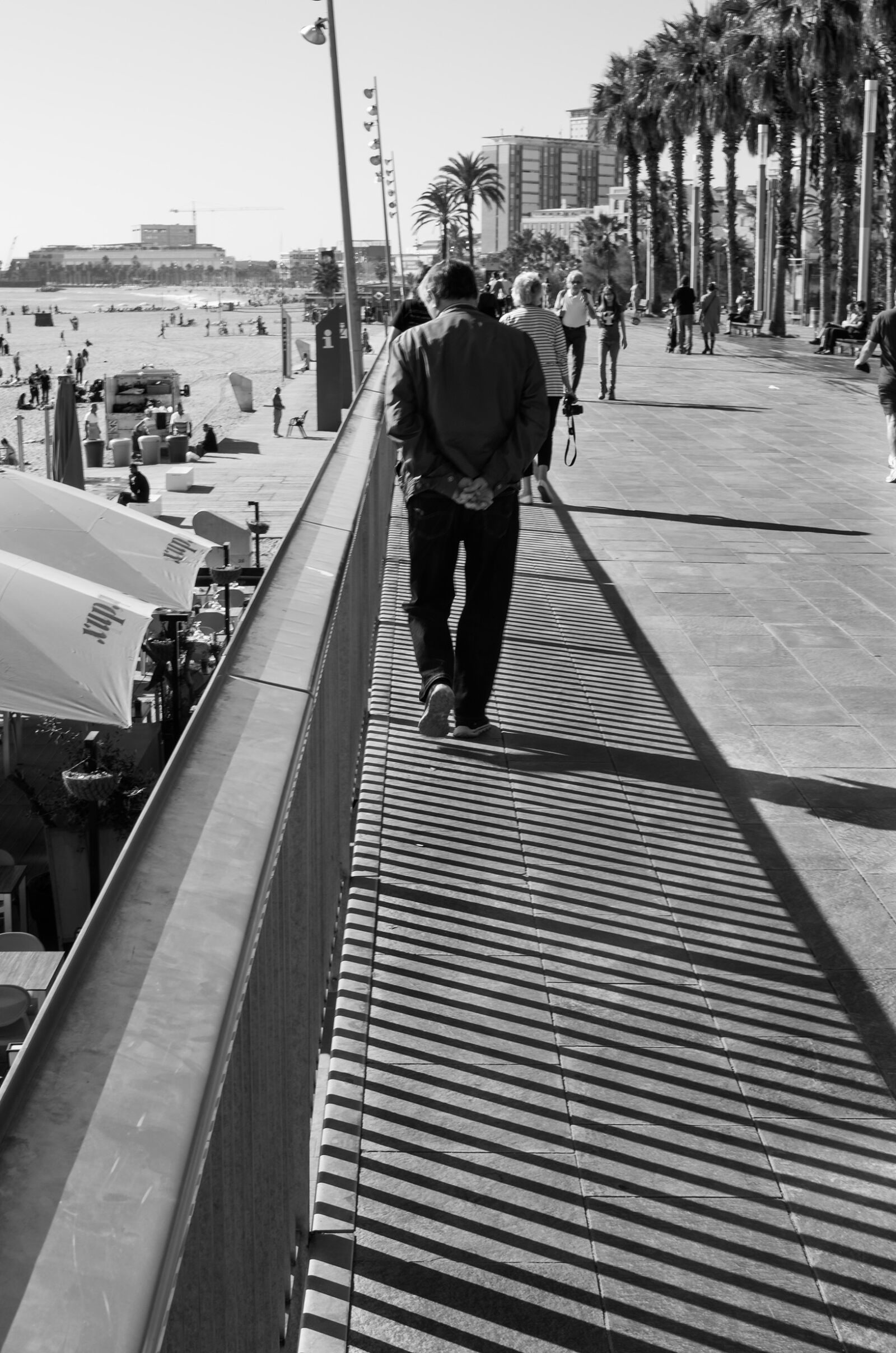 Pentax K-5 IIs sample photo. Barcelona, beach, walking photography