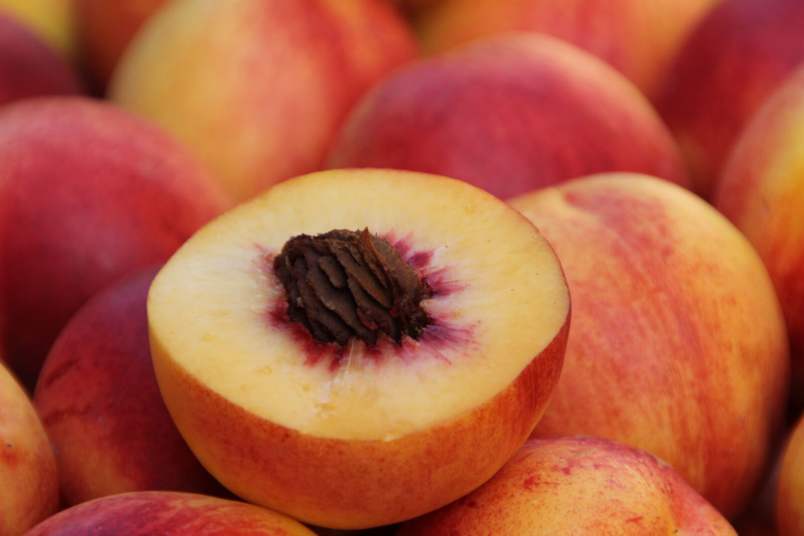Canon EOS 60D sample photo. Food, fruit, peach photography