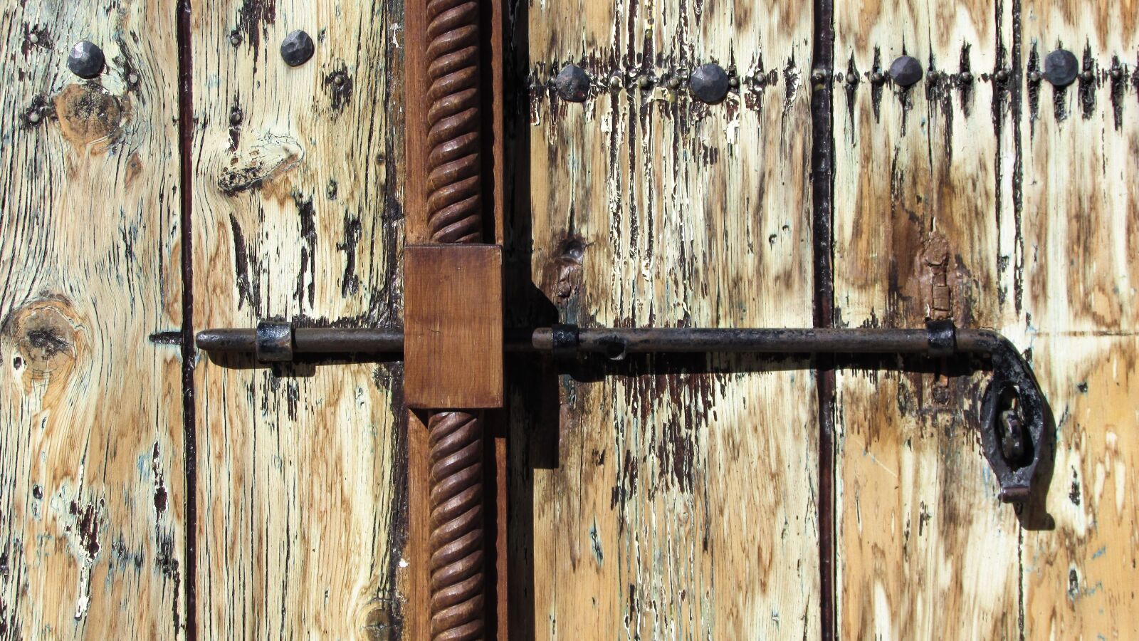 Canon PowerShot SX400 IS sample photo. Latch, rusty, old photography