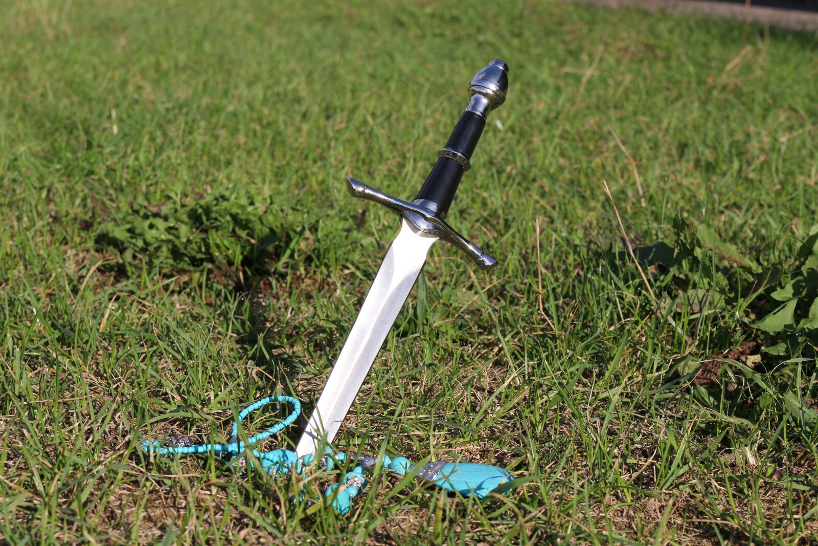 Canon EOS 100D (EOS Rebel SL1 / EOS Kiss X7) sample photo. Knife, blade, dagger photography