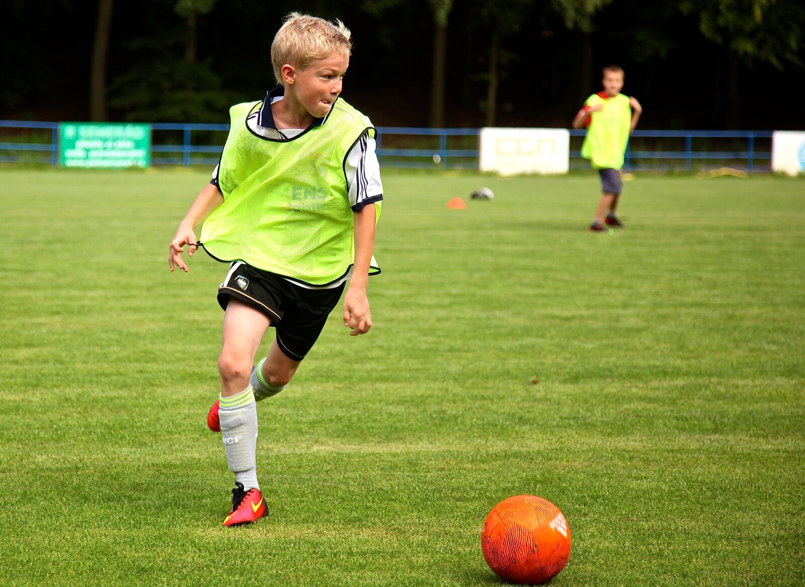 Canon EOS 5D Mark II sample photo. Football, goal, ball photography
