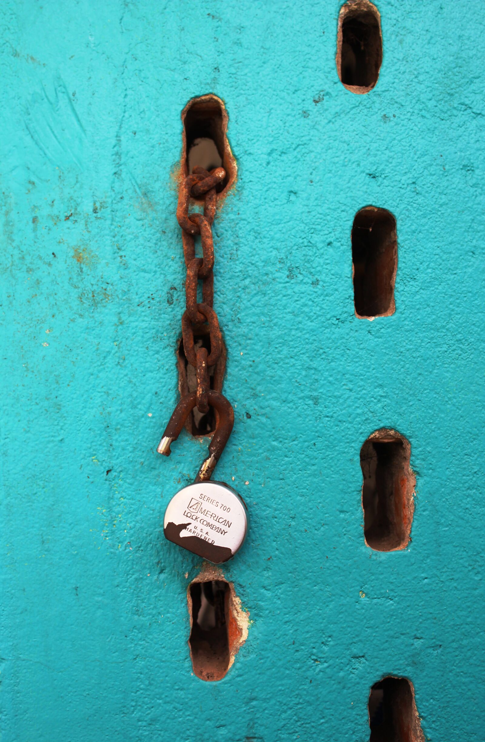 Canon EOS 600D (Rebel EOS T3i / EOS Kiss X5) sample photo. Chain, padlock, rusty, turquoise photography