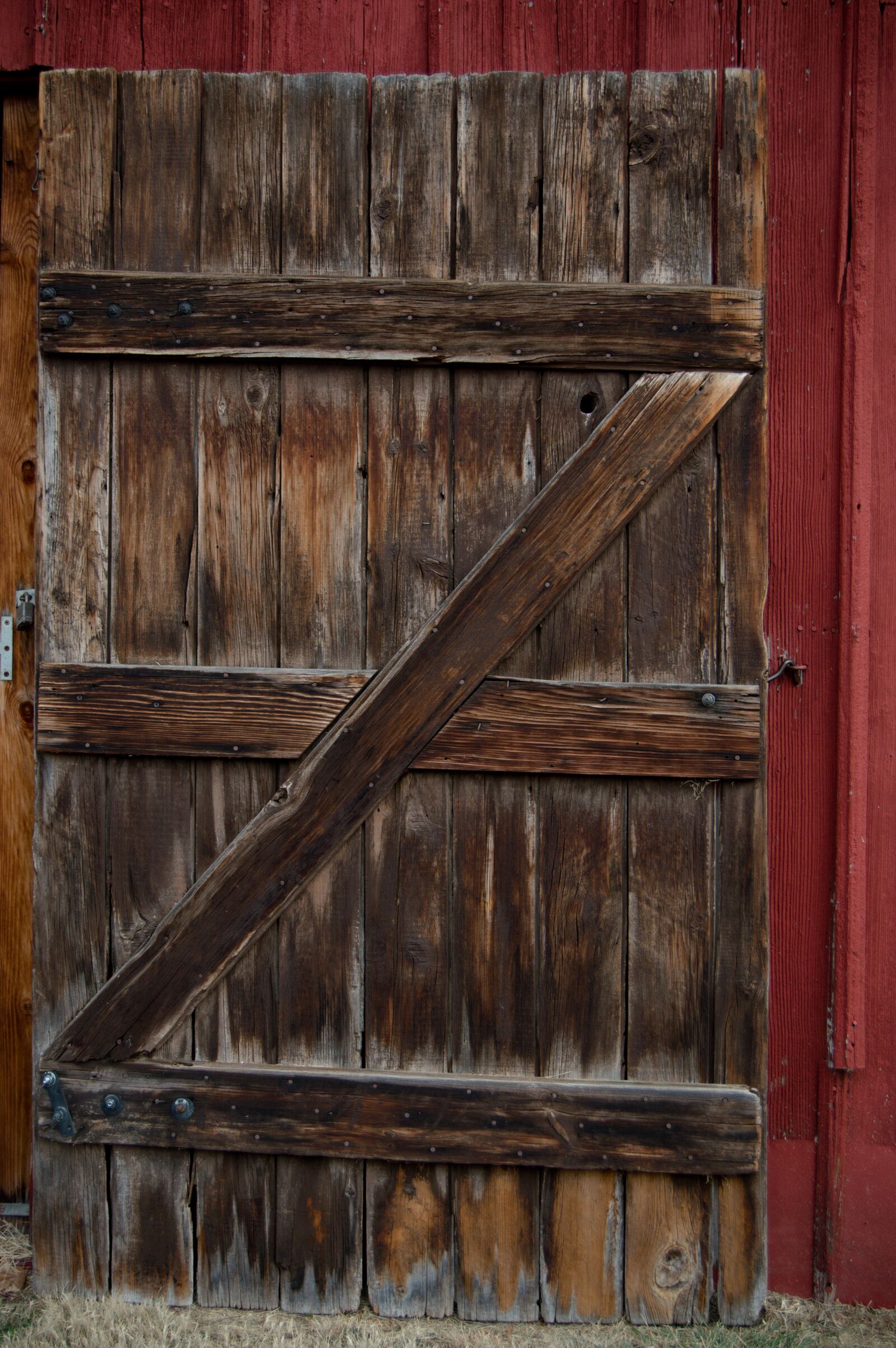 Nikon D3200 sample photo. Rustic, barn door, barn photography