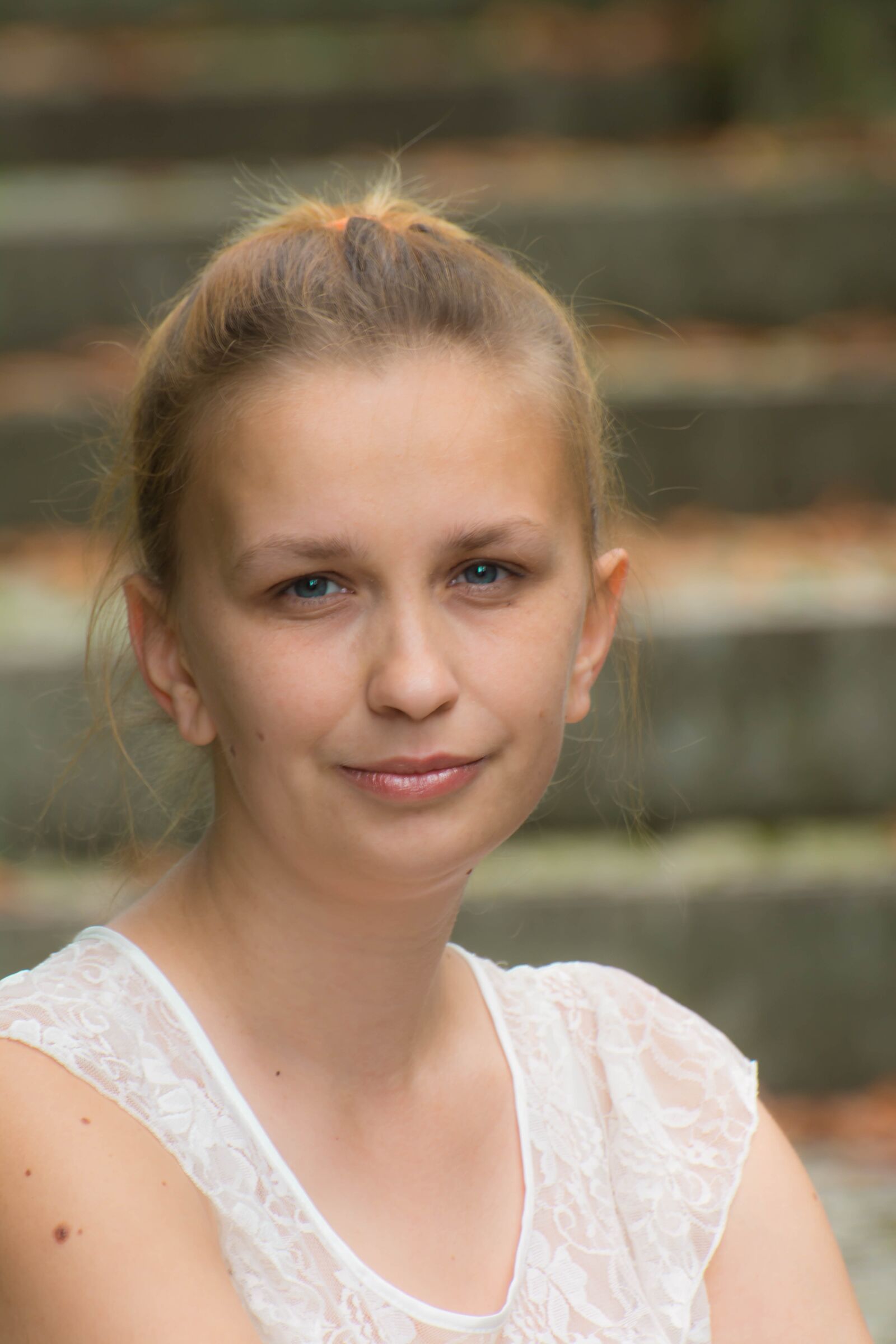 Nikon D7100 sample photo. Girl, stairs, sitting photography