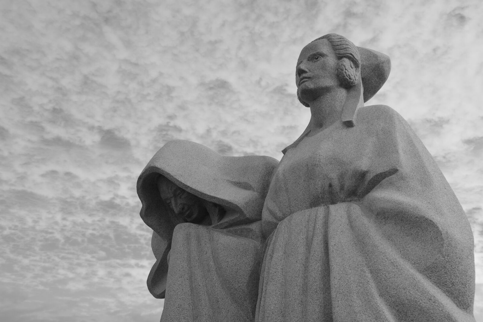 Nikon D5200 sample photo. Monument women, sculpture stones photography