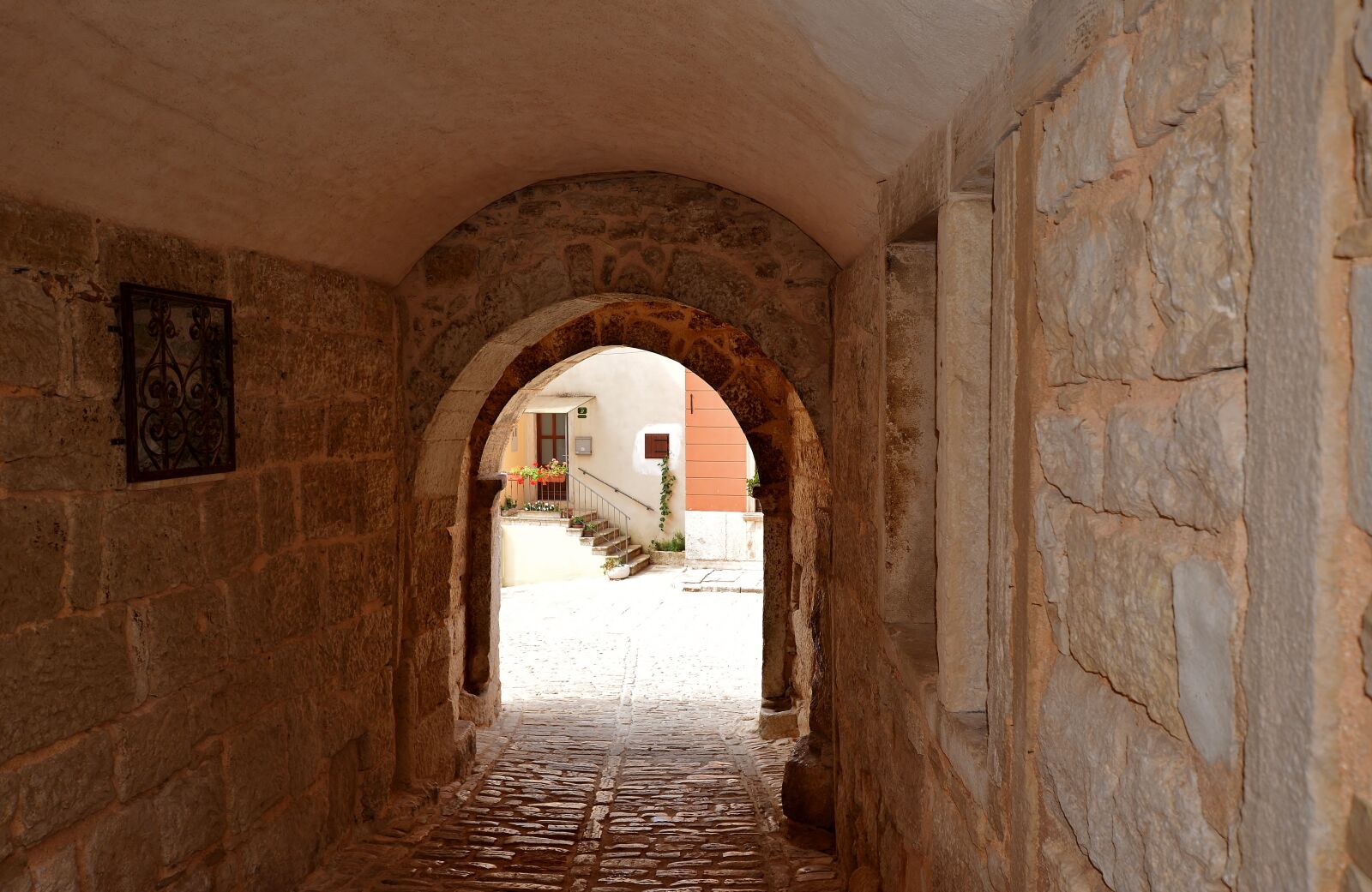 Nikon D5200 sample photo. Istria, archway, architecture photography