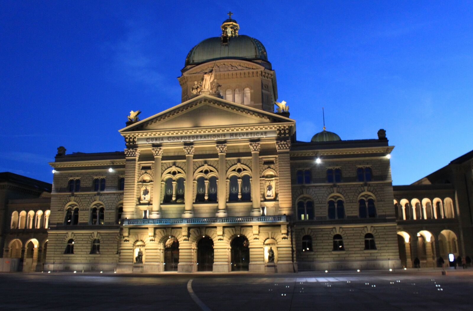 Canon EOS 500D (EOS Rebel T1i / EOS Kiss X3) sample photo. Bundeshaus, parliament, demokratie photography