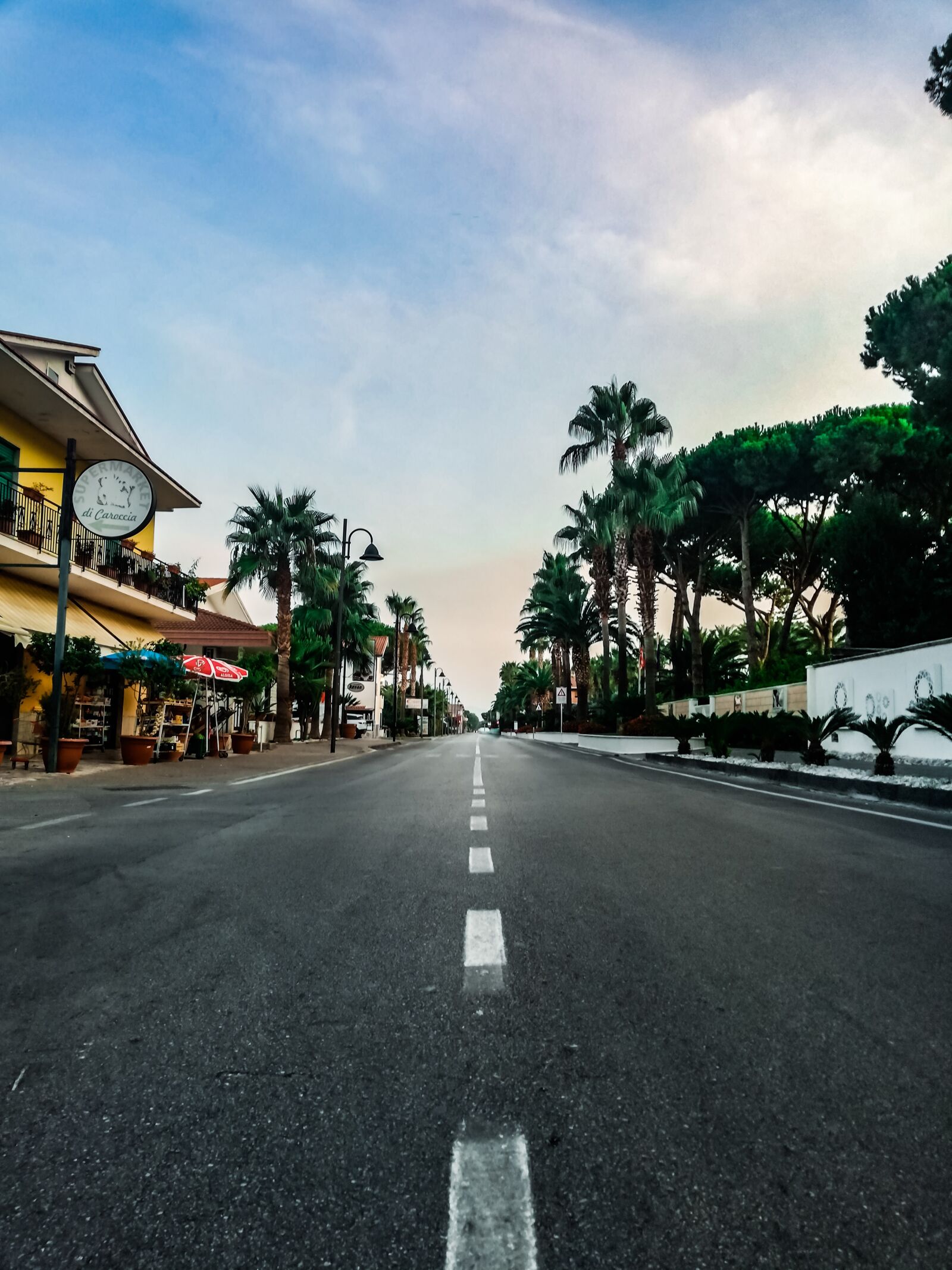 HUAWEI Mate 10 Lite sample photo. Paestum, road, straight photography