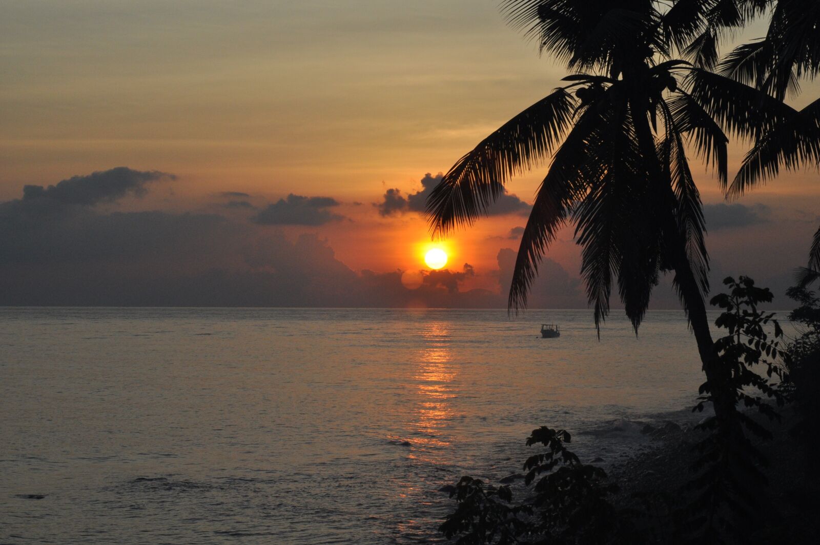 Nikon D5000 sample photo. Beach, sunset, waters photography