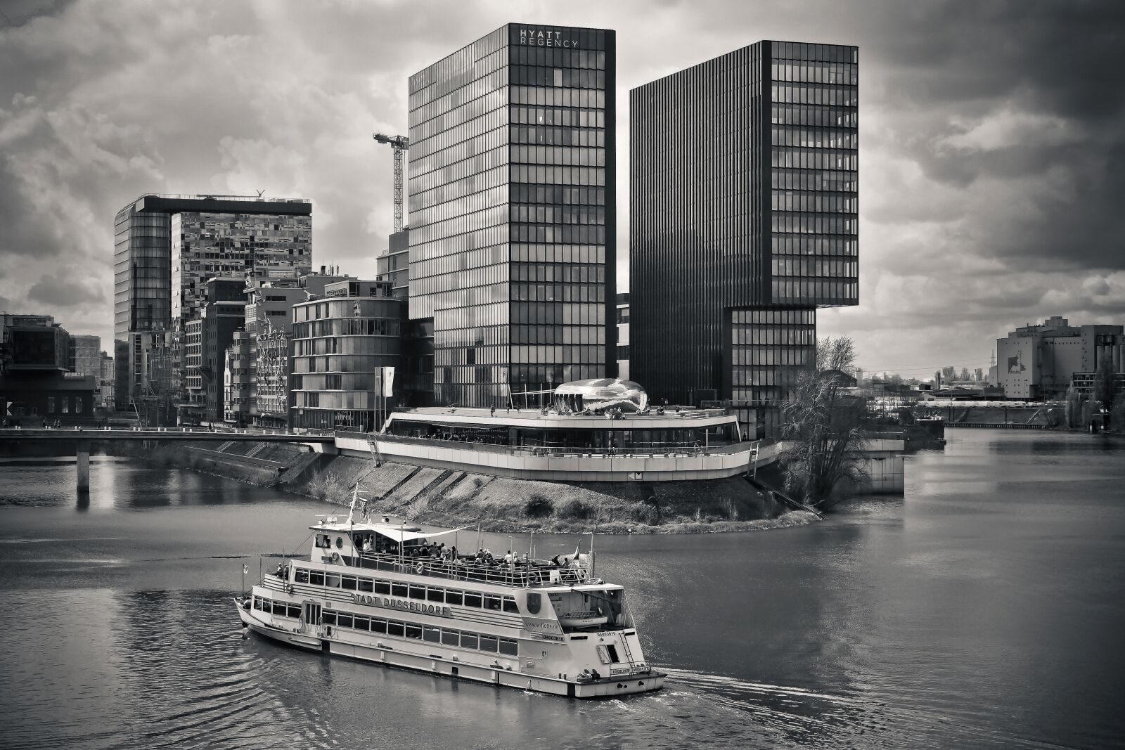 Olympus OM-D E-M10 sample photo. City, architecture, skyline photography