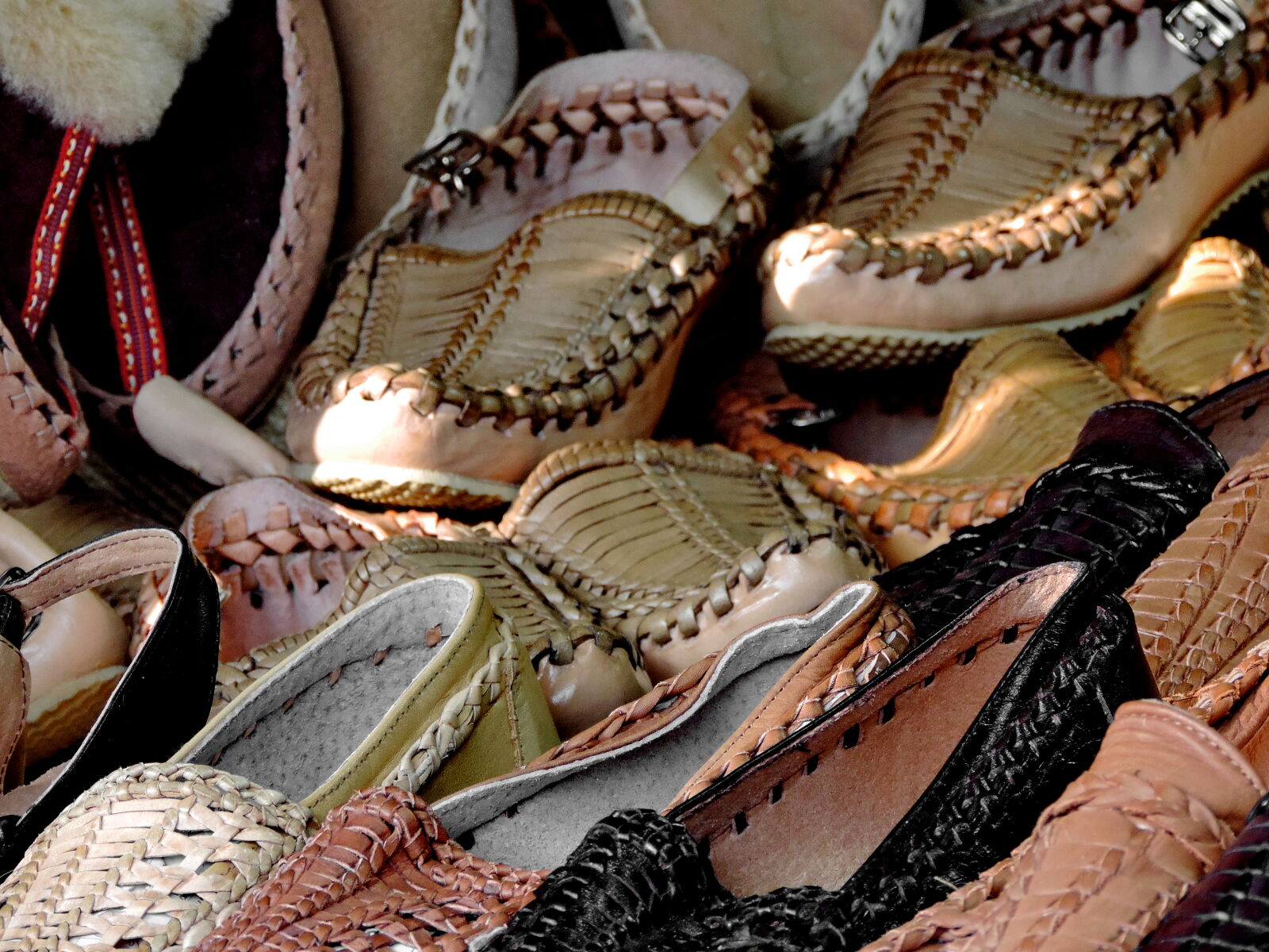 Nikon Coolpix P520 sample photo. Bazaar, handmade, leather, shoes photography