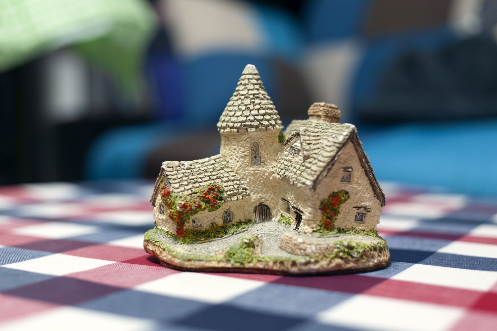 Canon EOS 5D sample photo. House, small, miniature photography