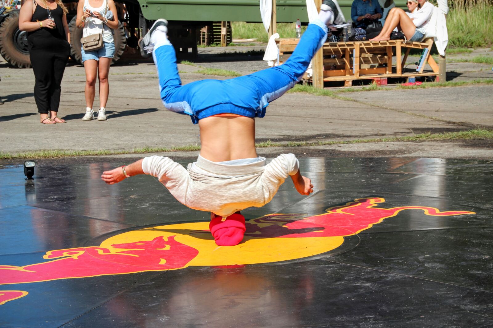 Canon EOS 600D (Rebel EOS T3i / EOS Kiss X5) sample photo. Break dancing, standing on photography