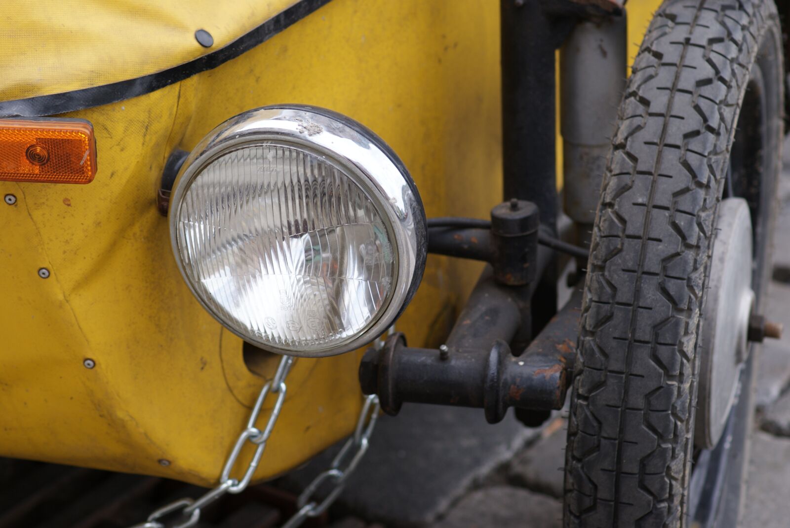 Sony Alpha DSLR-A200 sample photo. Car, ring, traffic photography