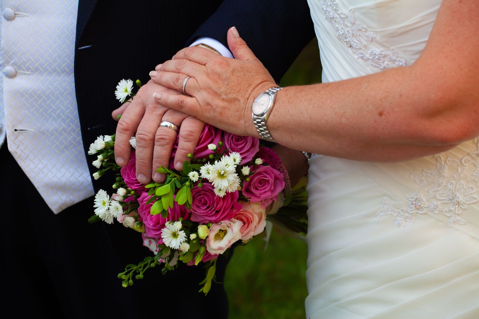 Canon EOS 5D Mark II sample photo. Wedding rings, wedding, rings photography