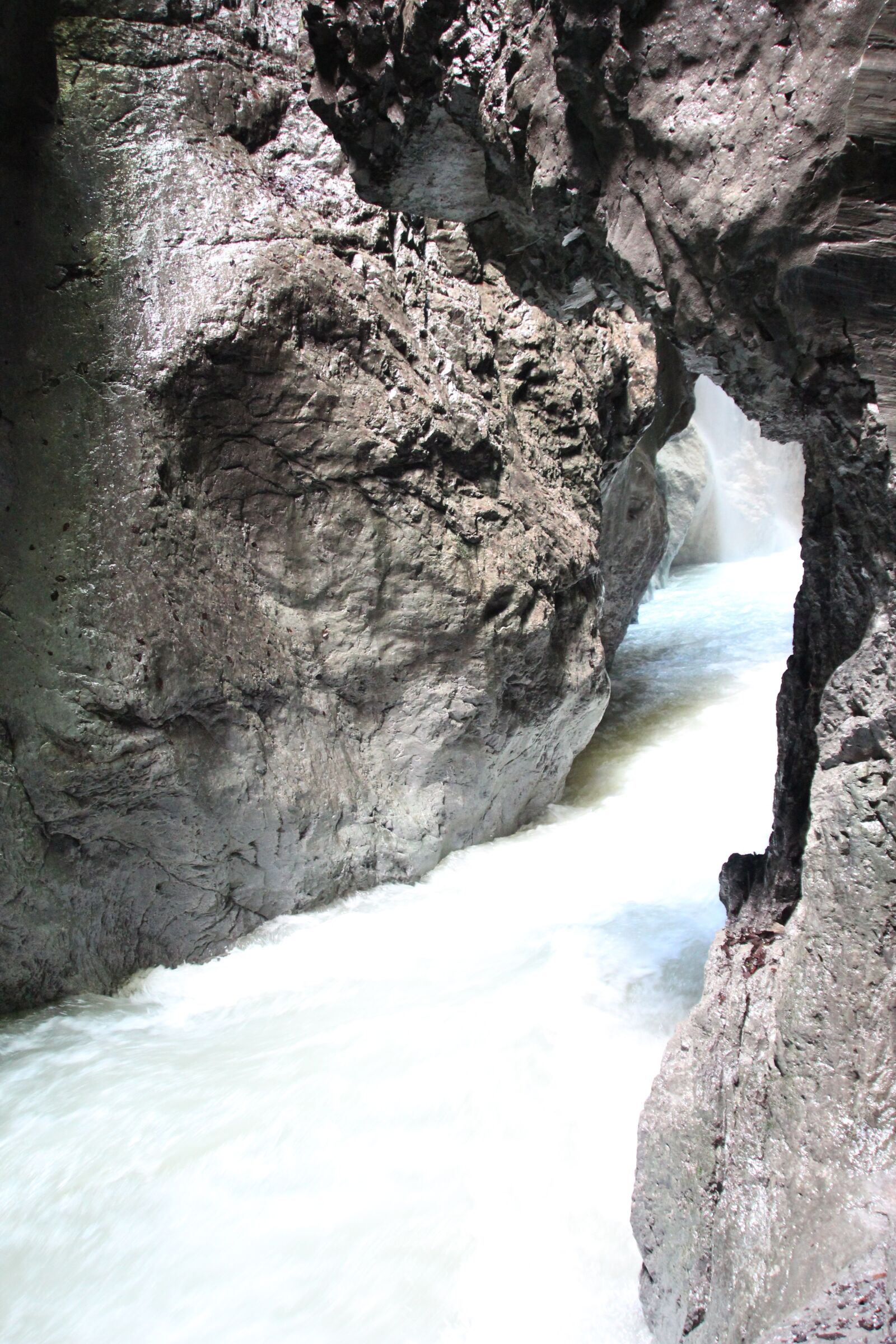 Canon EOS 600D (Rebel EOS T3i / EOS Kiss X5) sample photo. Partnachklamm, river, racing photography