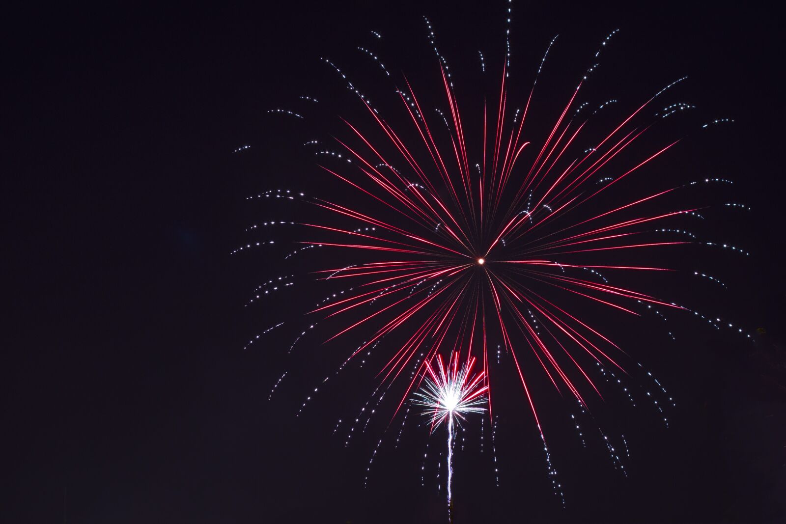 Canon EOS 1200D (EOS Rebel T5 / EOS Kiss X70 / EOS Hi) + Canon EF 50mm F1.8 II sample photo. Fireworks, night, colorful photography