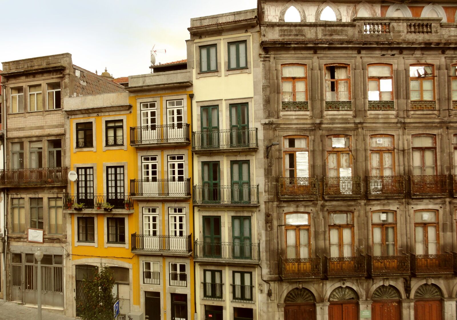 Sony DSC-HX5V sample photo. Porto, portugal, facade photography
