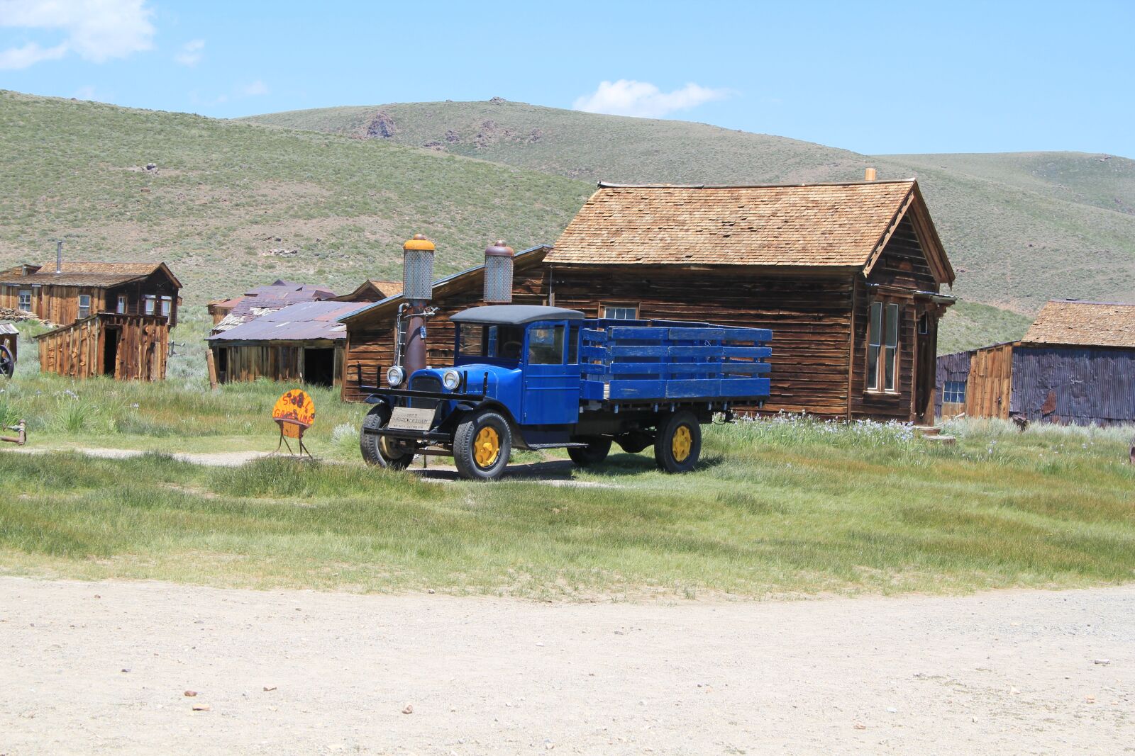 Canon EOS 550D (EOS Rebel T2i / EOS Kiss X4) sample photo. Bodie, old, truck photography