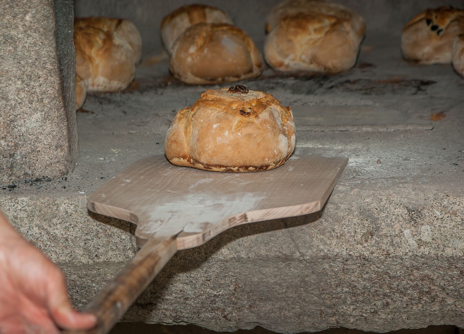 Pentax K10D sample photo. Bread, boulanger, oven photography