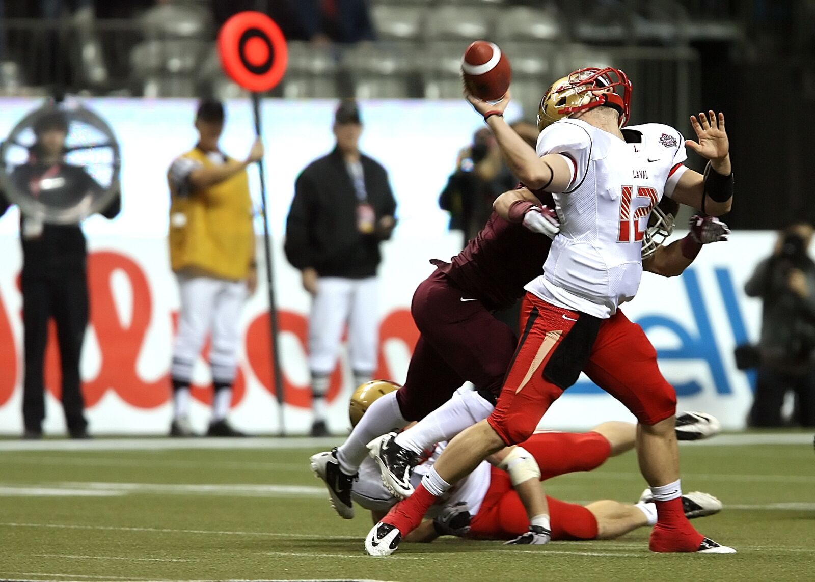 Canon EOS-1D Mark II N sample photo. Football, american football, game photography