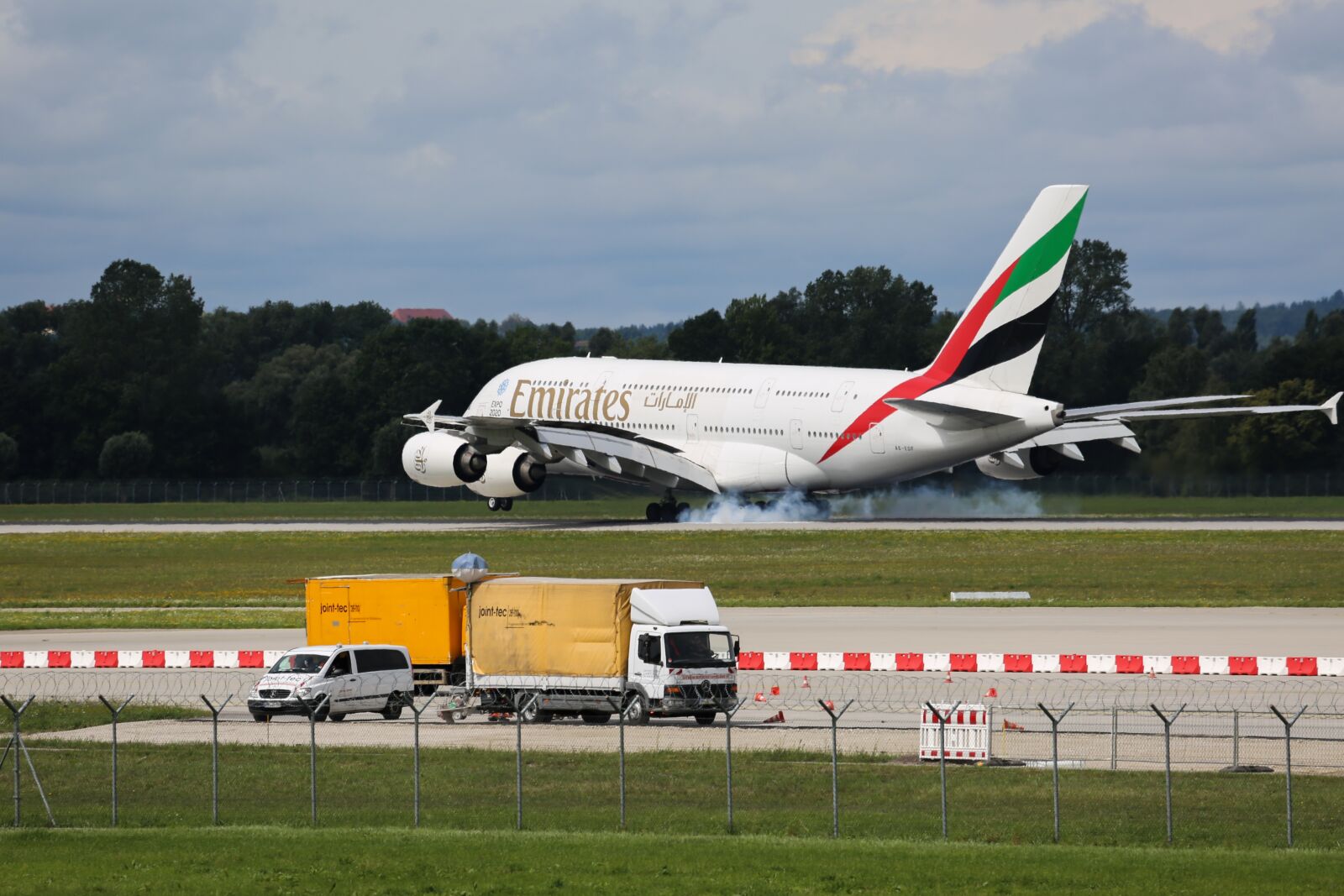 Canon EF 100-400mm F4.5-5.6L IS USM sample photo. Aircraft, flying, travel photography