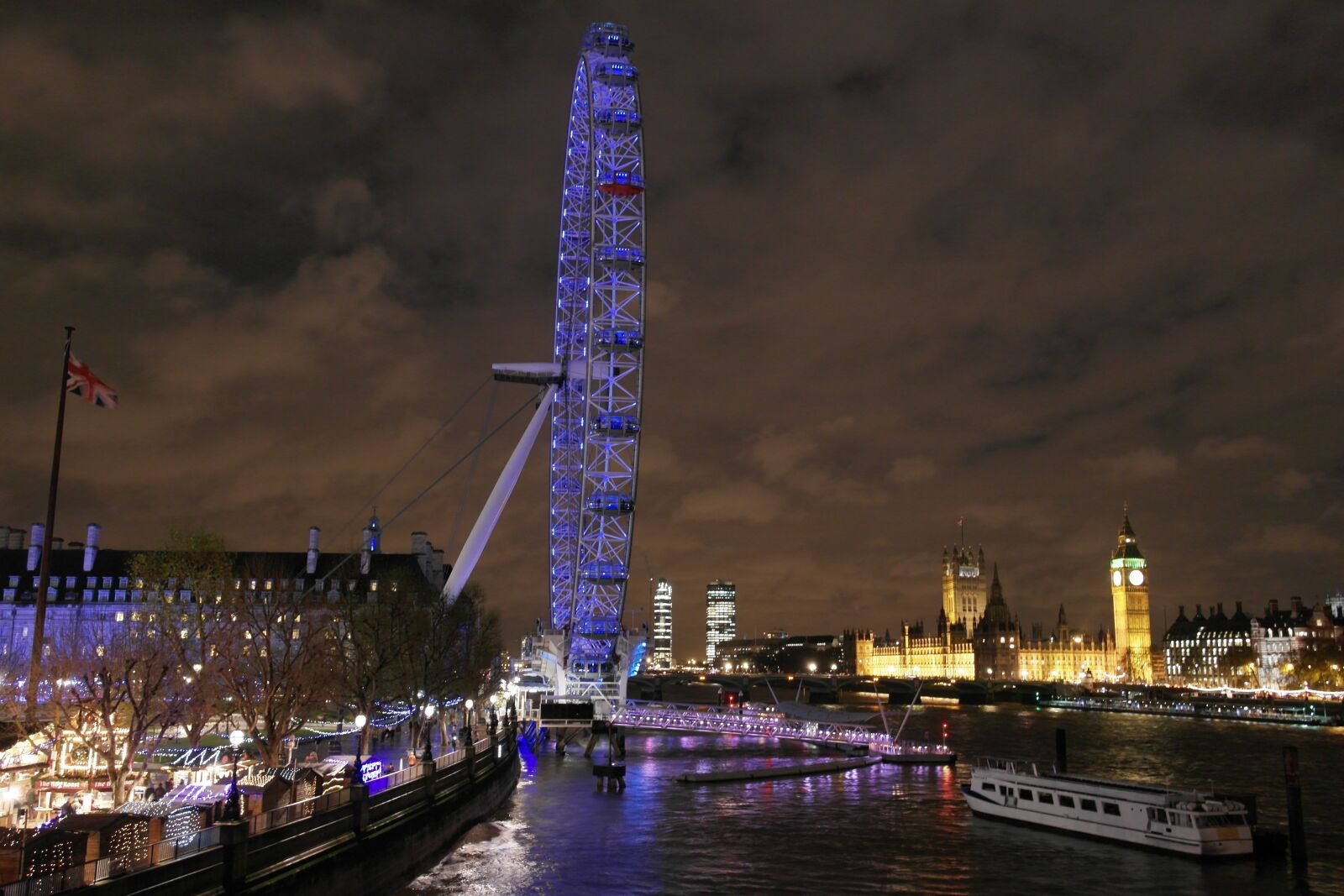 Samsung NX1000 sample photo. London, london eye, night photography