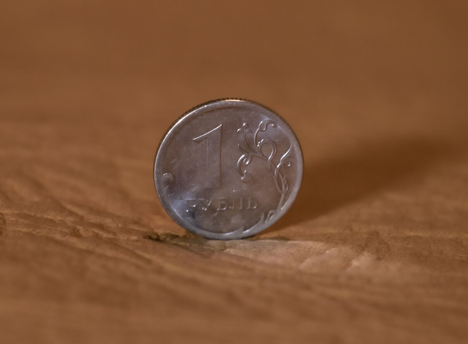 Canon EF-S 18-135mm F3.5-5.6 IS USM sample photo. Ruble, money, russia photography
