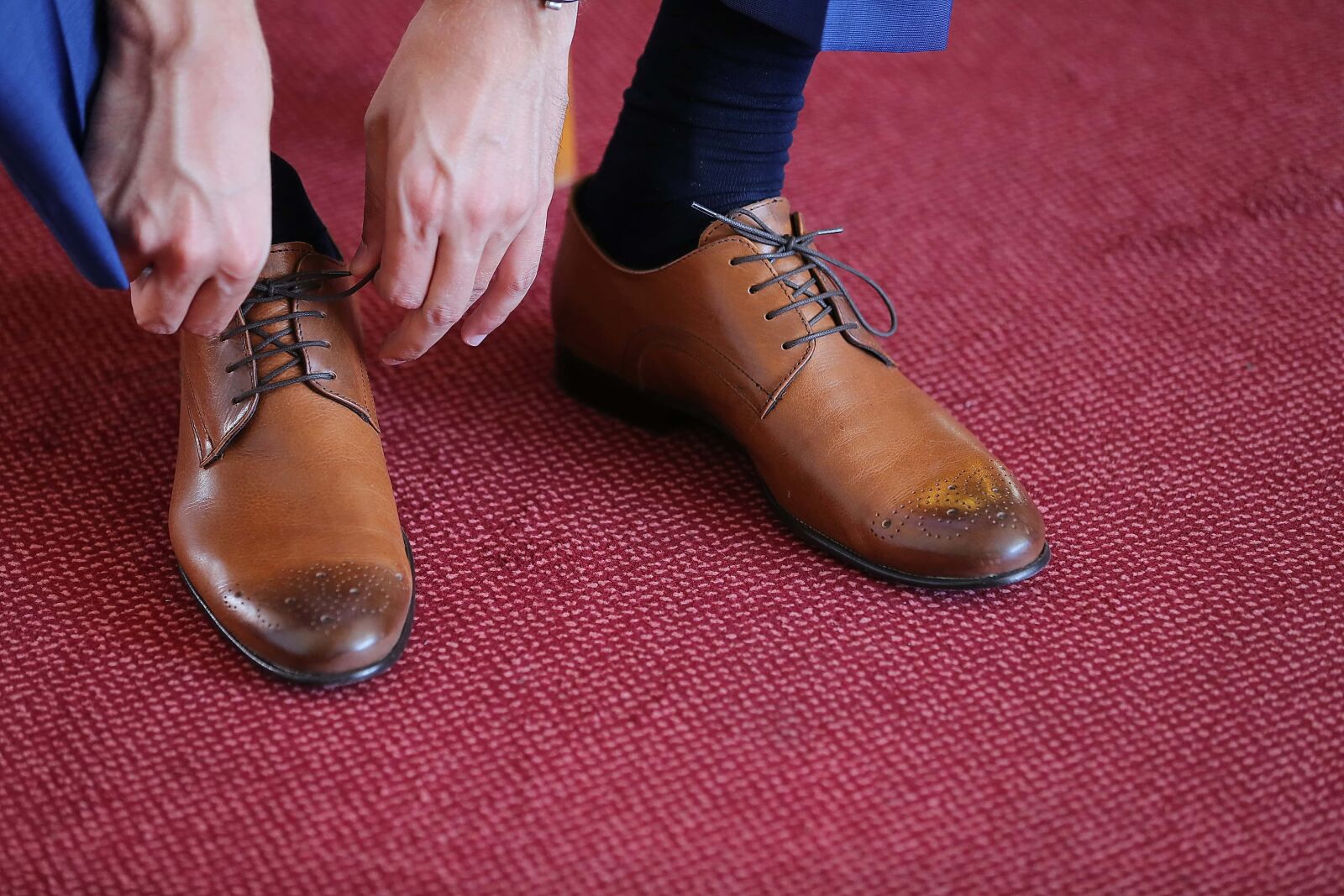 Canon EOS 5D Mark III sample photo. Man, shoes, shoelace, elegant photography