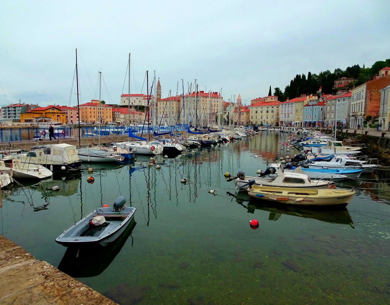 Sony Cyber-shot DSC-HX90V sample photo. Sea, port, boats photography