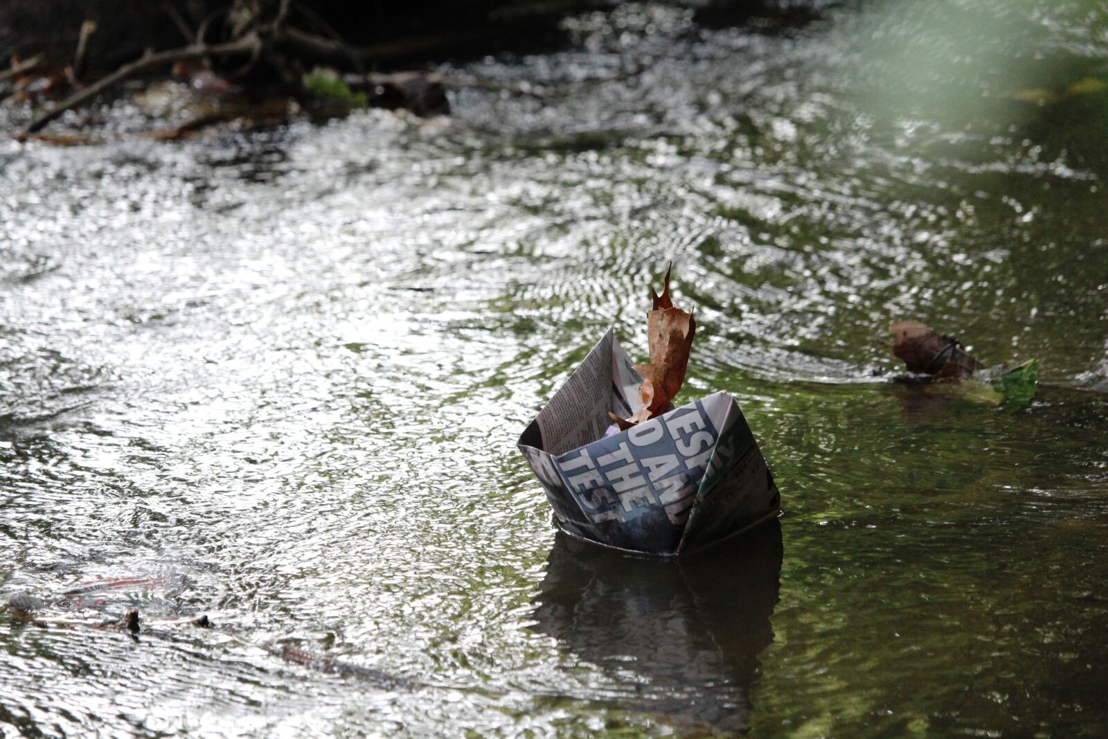Canon EF-S 55-250mm F4-5.6 IS STM sample photo. Paper, boat, newspaper photography