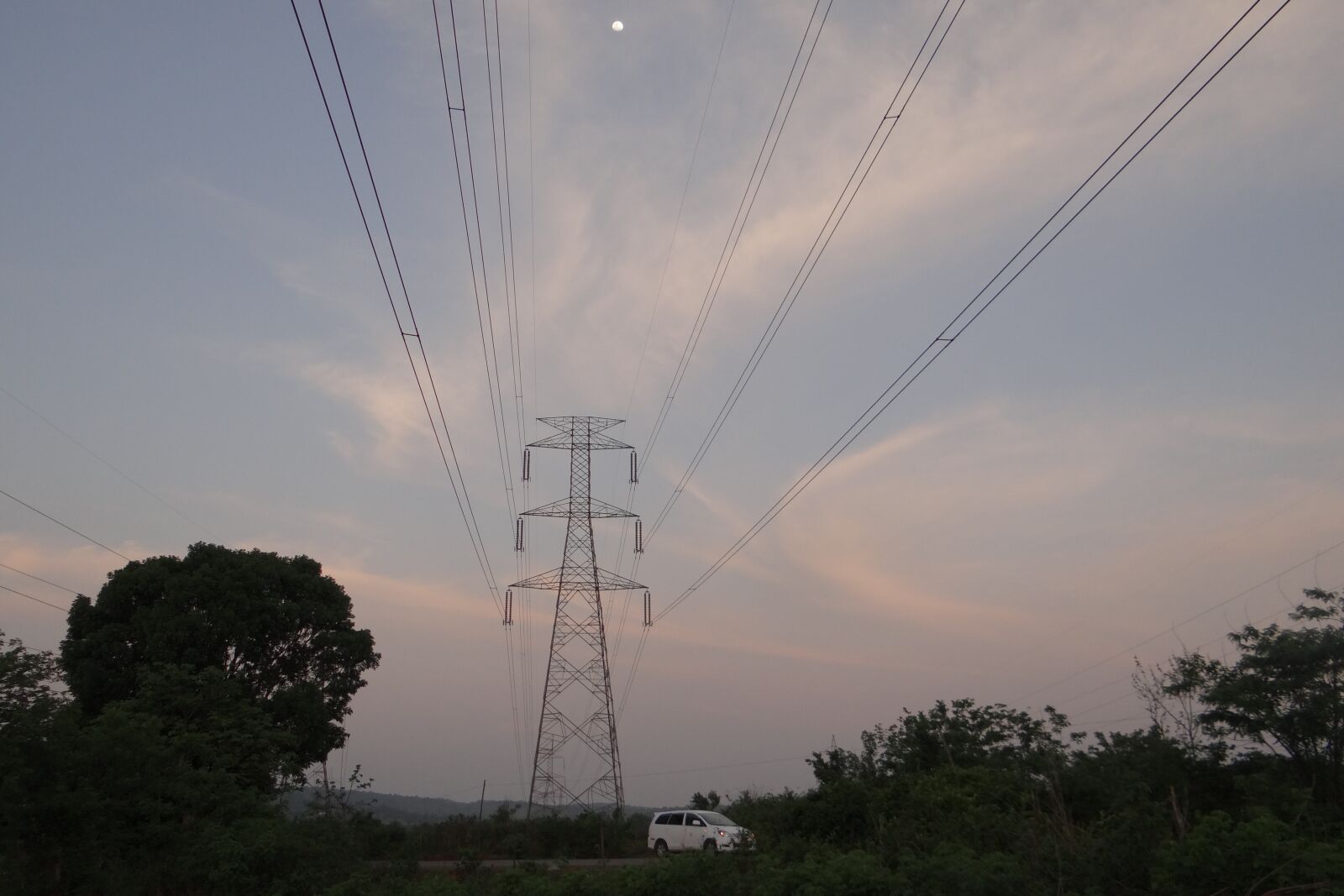 Sony DSC-HX200V sample photo. Moonrise, moon, electric pylon photography
