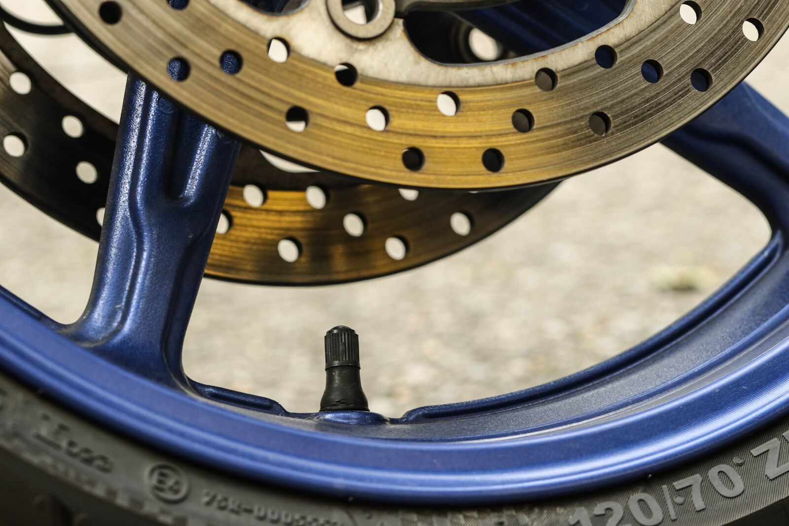 Canon EOS 7D Mark II sample photo. Wheel, motorbike, motorcycle photography