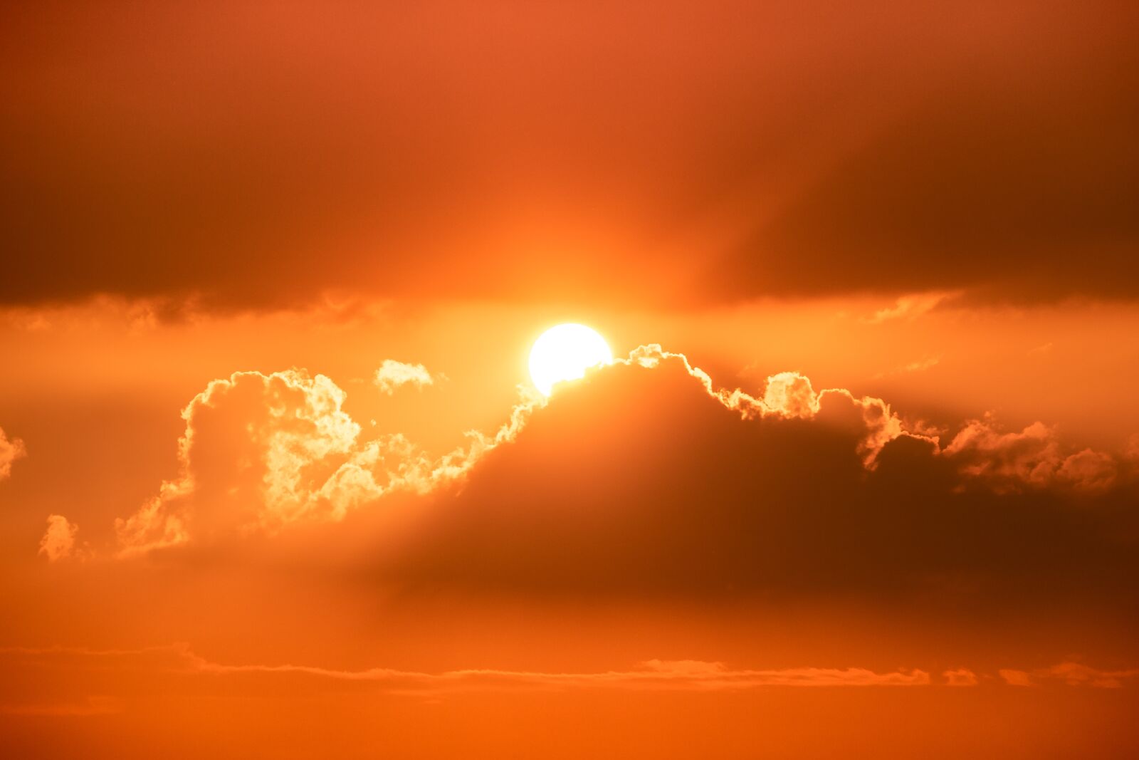 Canon EOS 750D (EOS Rebel T6i / EOS Kiss X8i) sample photo. Sunset, sun, sunbeam photography