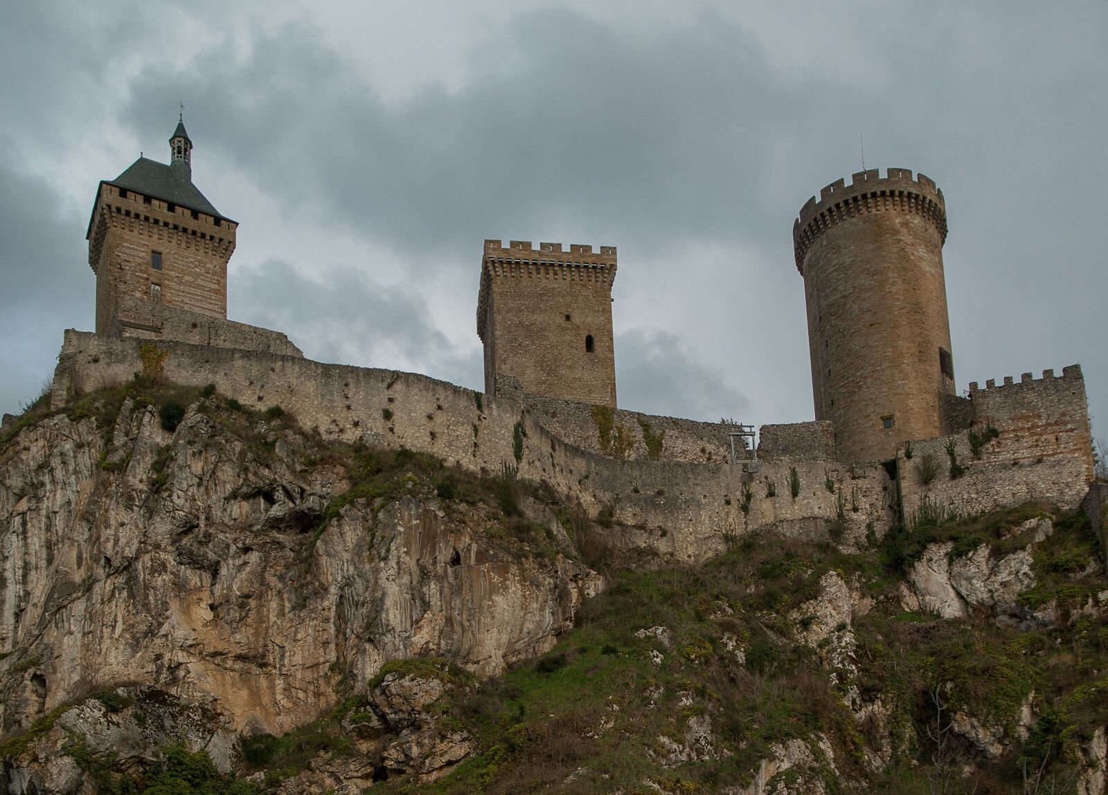 Pentax K10D sample photo. Foix, fortress, ramparts photography