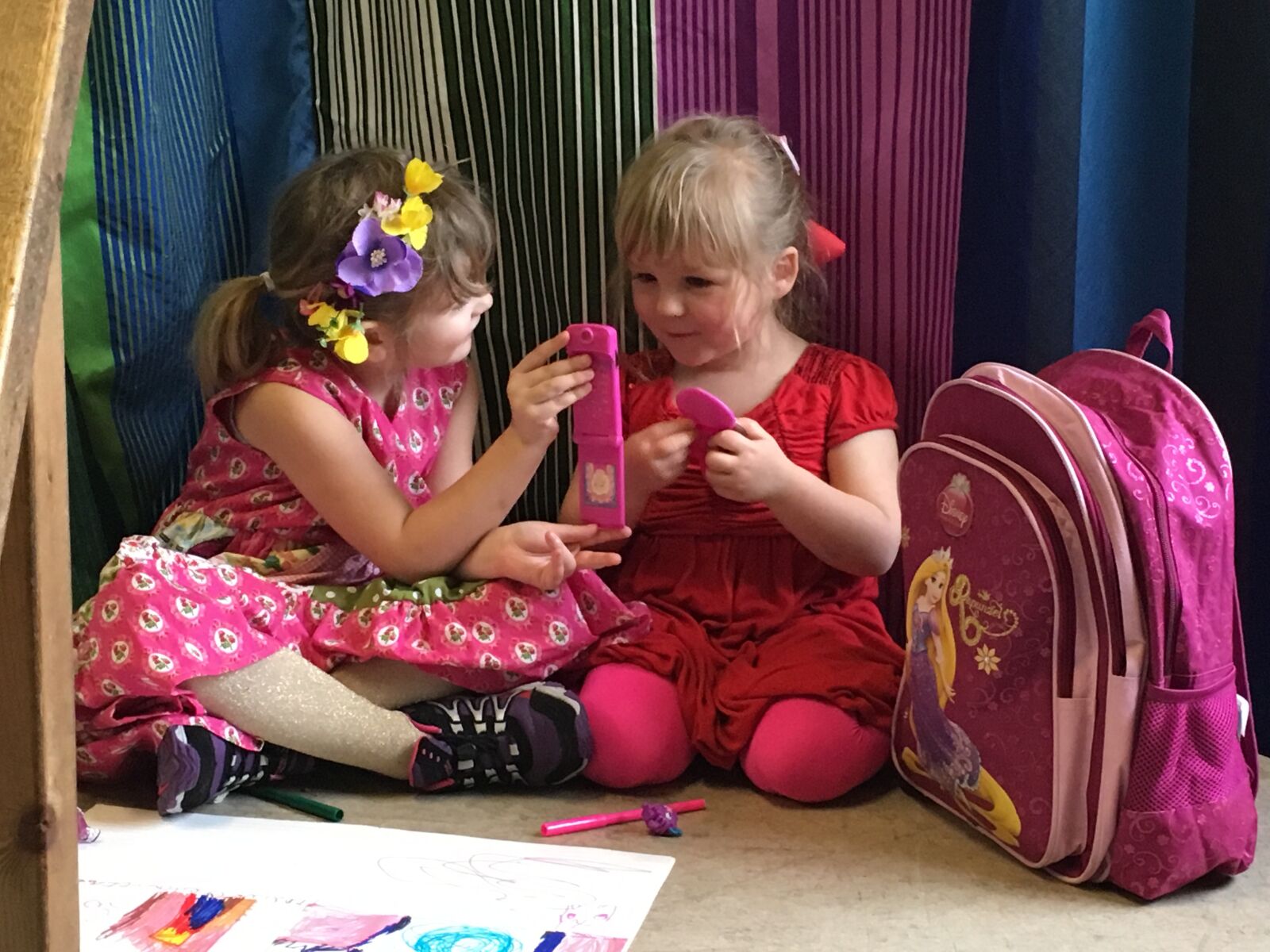 Apple iPhone 6s sample photo. Little girls, friends, playing photography
