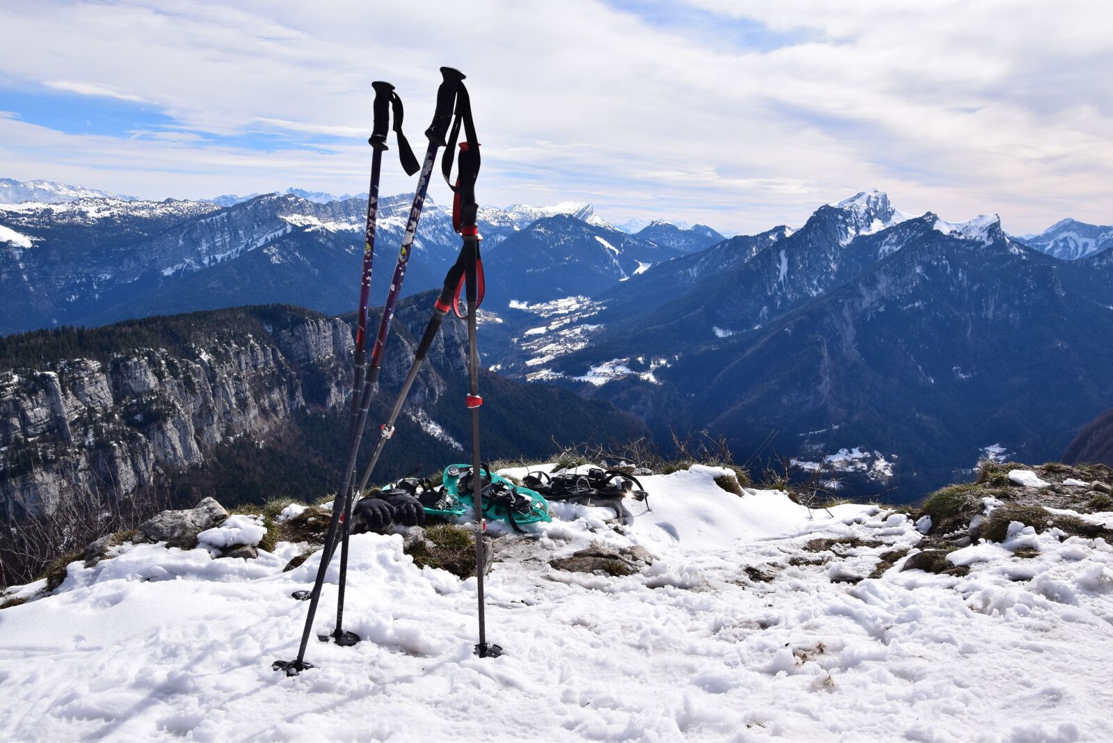 Nikon D5300 sample photo. Snowshoes, view, hiking photography
