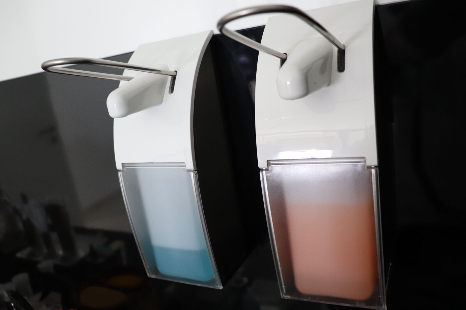 Canon EOS 800D (EOS Rebel T7i / EOS Kiss X9i) sample photo. Sanitizer, soap, hygiene photography
