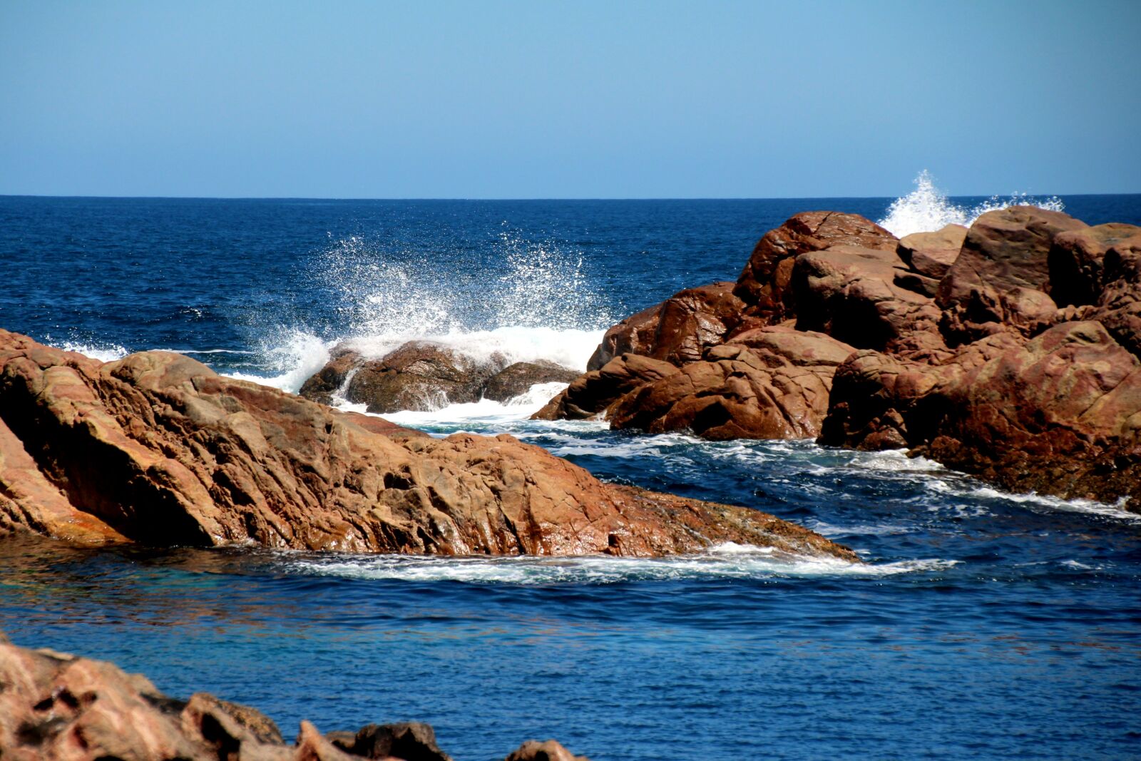 Canon EOS 700D (EOS Rebel T5i / EOS Kiss X7i) sample photo. Rock of ages, surf photography
