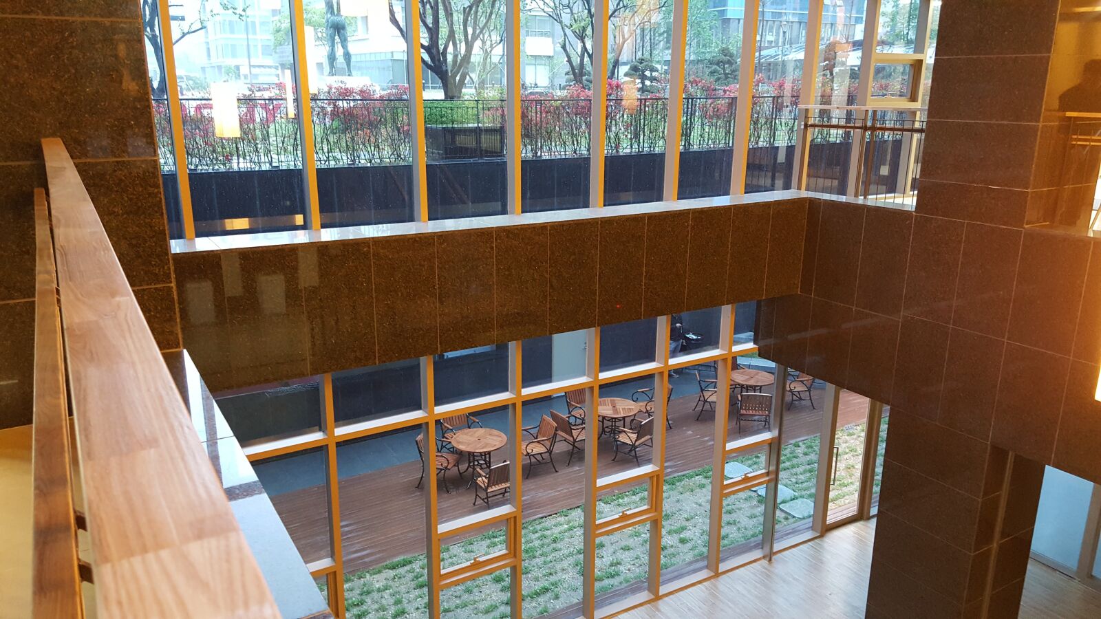 Samsung Galaxy Note5 sample photo. Building, glass, company photography